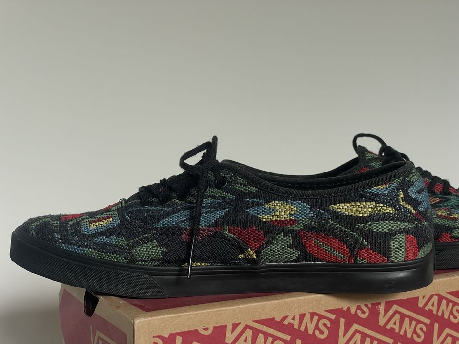 Бродирани кецове Vans 40.5 номер