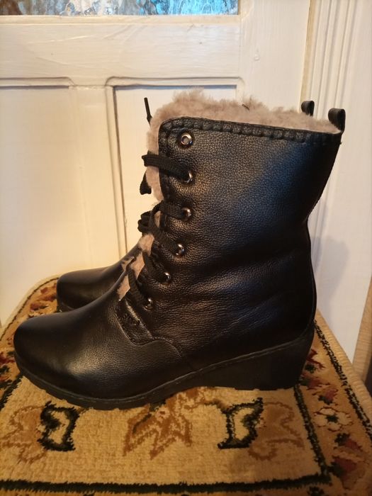 Сапоги женские зимнии кожанные цв.черные новые