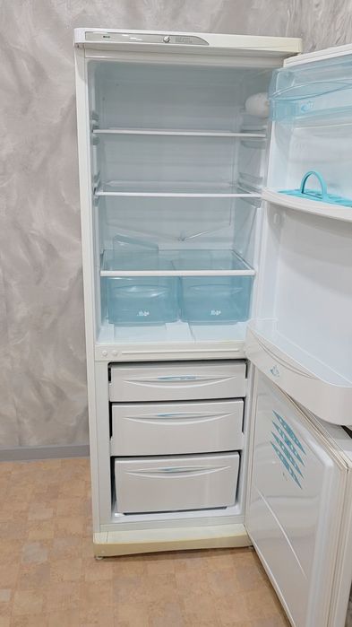 Продам двухкамерный холодильник