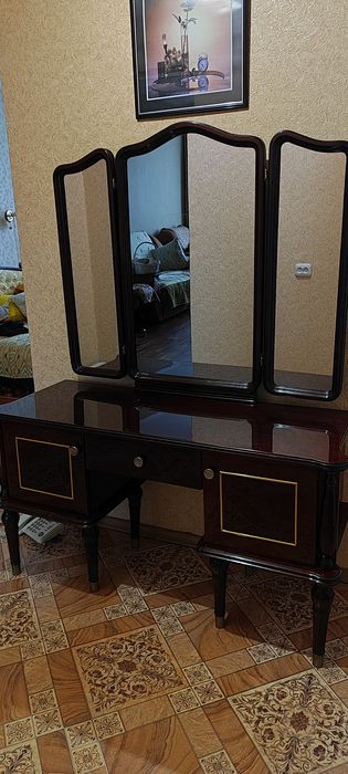 Продам трюмо б/у в хорошем состоянии