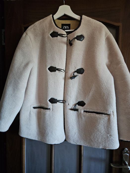 Haina scurta blana artificiala