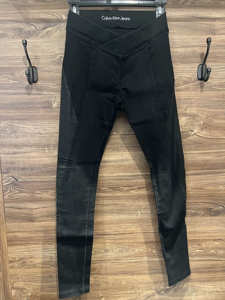 Calvin Klein панталон / клин