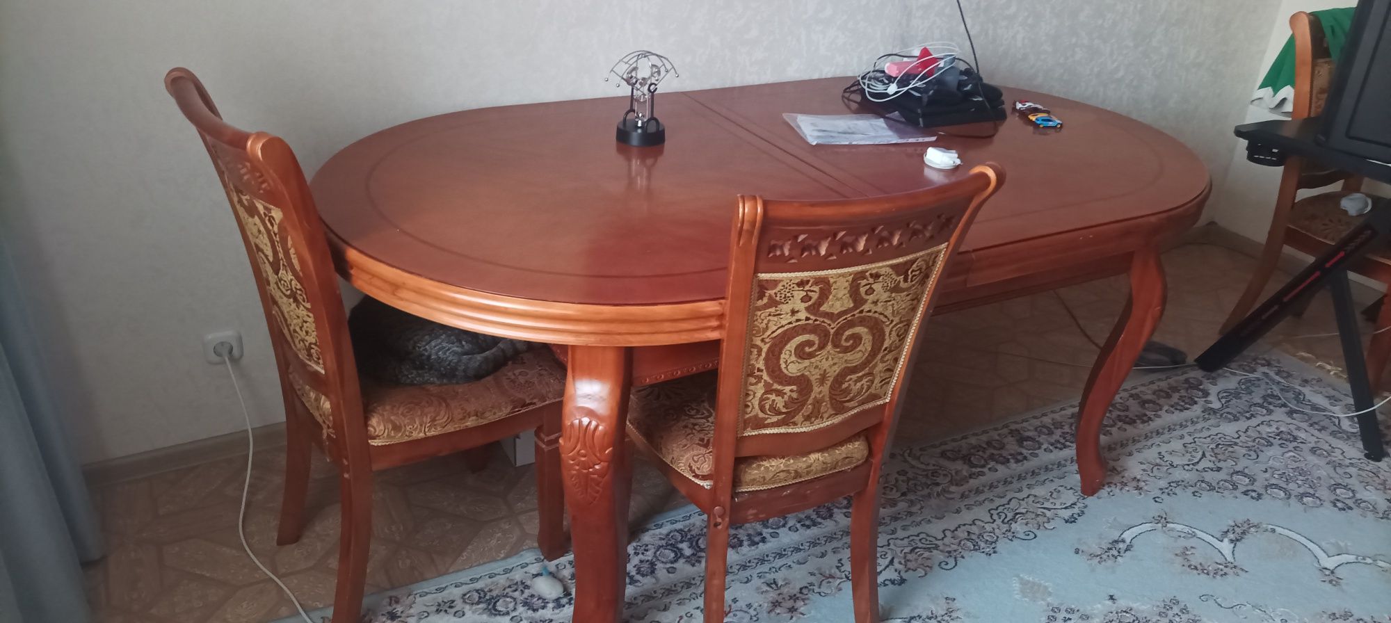 Комплект стол и стулья