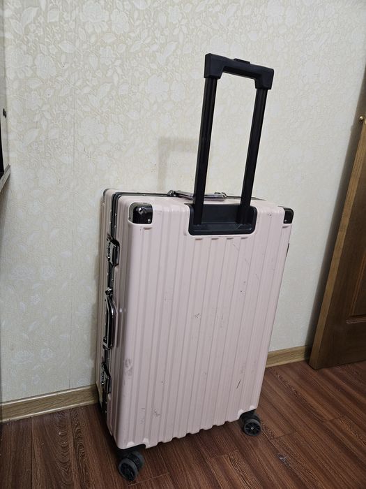 Чемодан новый качественный противоударный