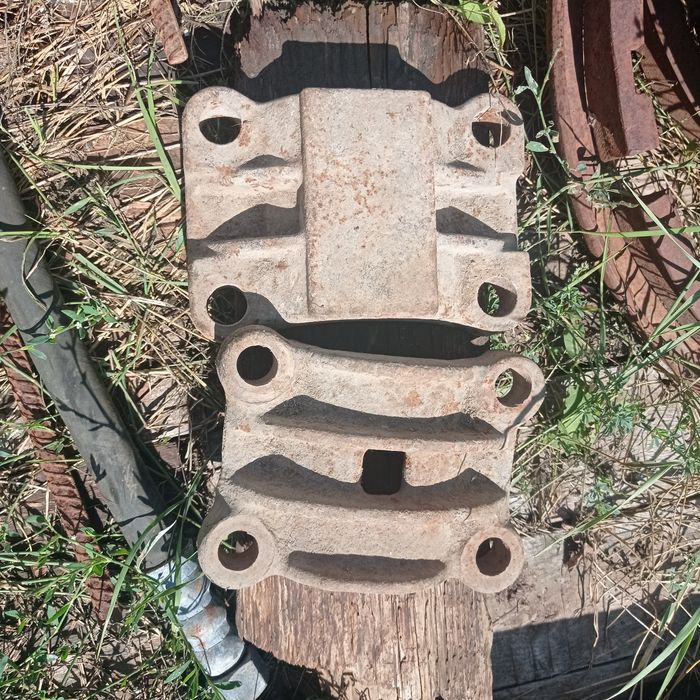 Продам кронштейн