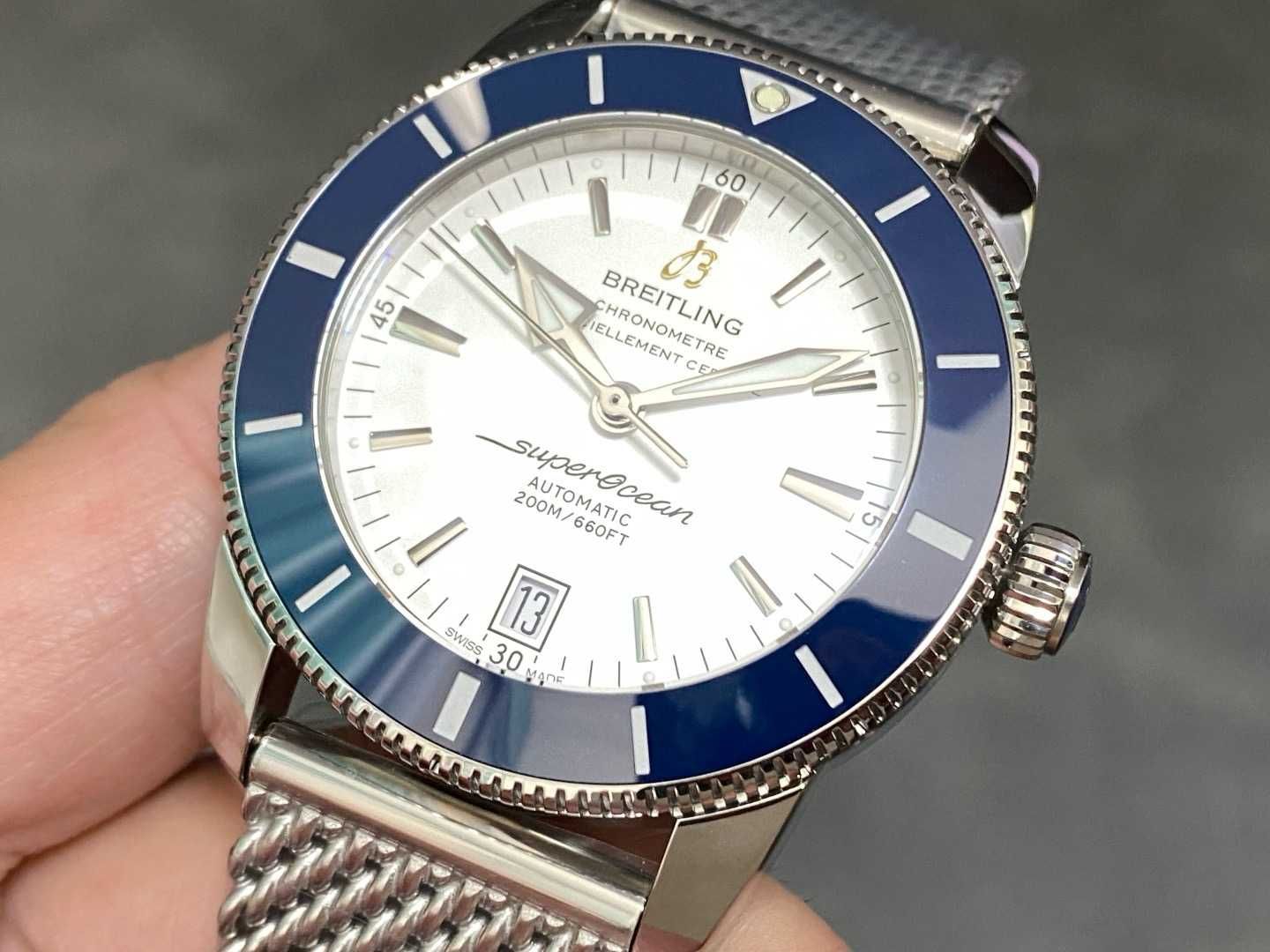 Breitling Superocean сребристо-син базал