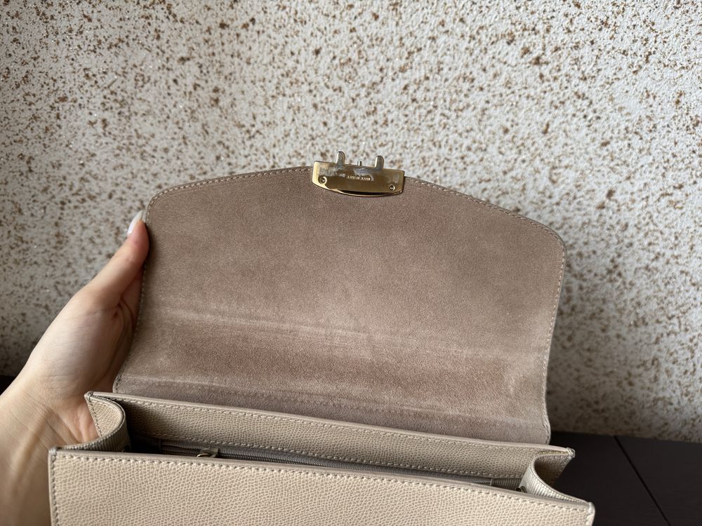 Бежова чанта Furla