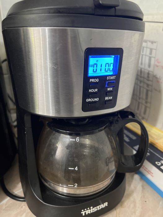 Cafetiera cu Râjniță incorporată