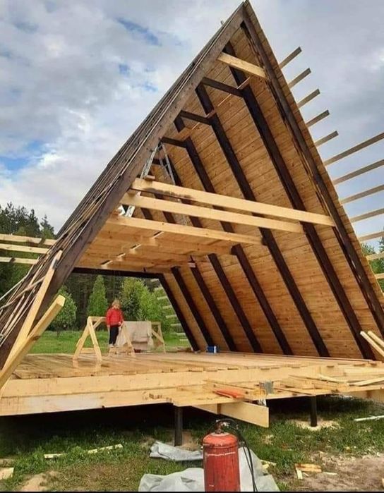 Vând cabana de lemn