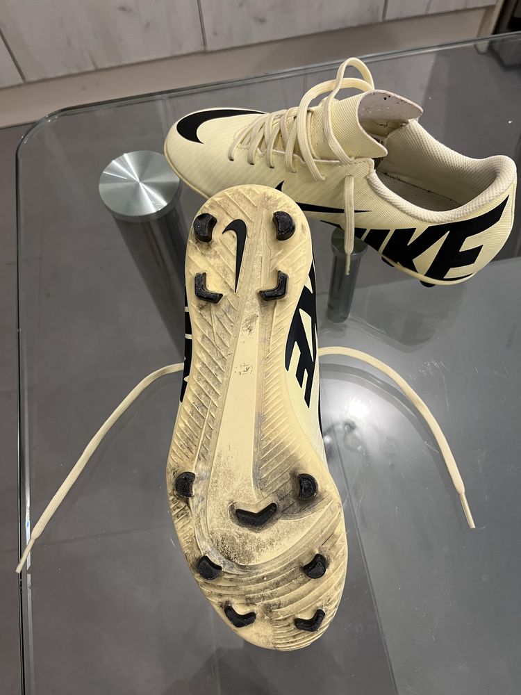 Калеври Nike с пласмасови бутони