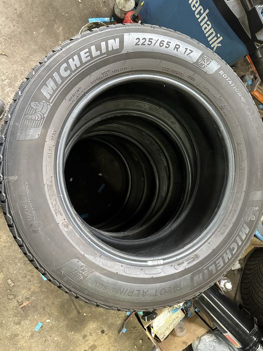225/65R17 Michelin pilot alpin 5