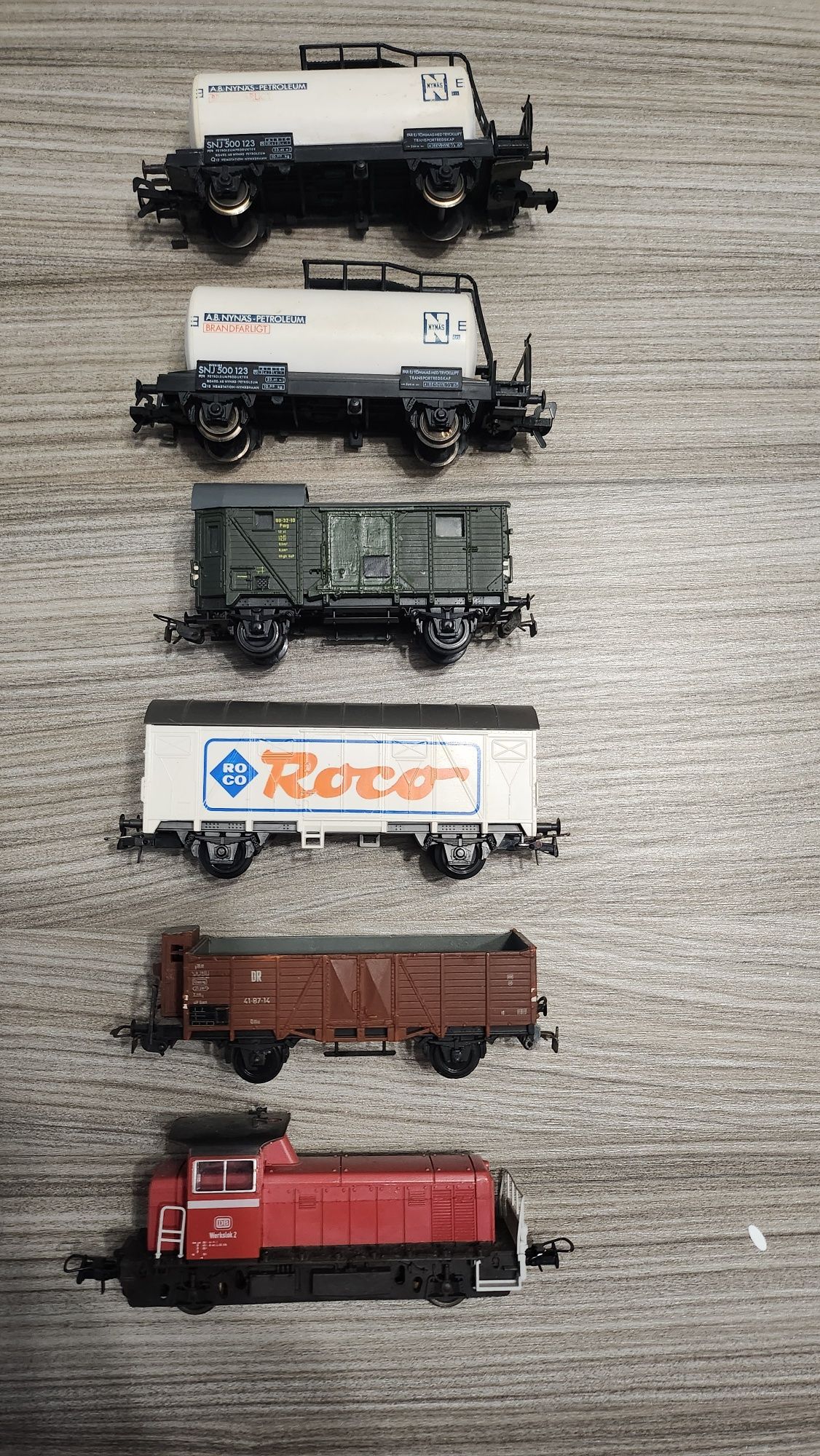 Trenuleț HO 1:87 locomotivă și 5 vagoane