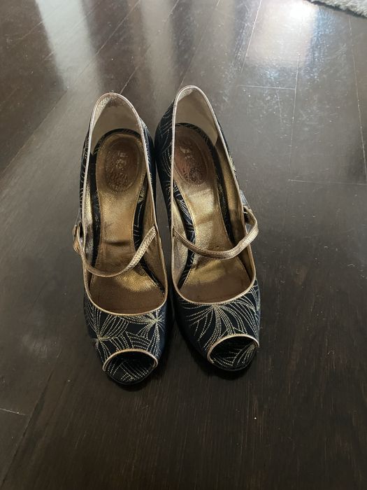 Pantofi originali siperbi D&G negri cu fir auriu brodat 37