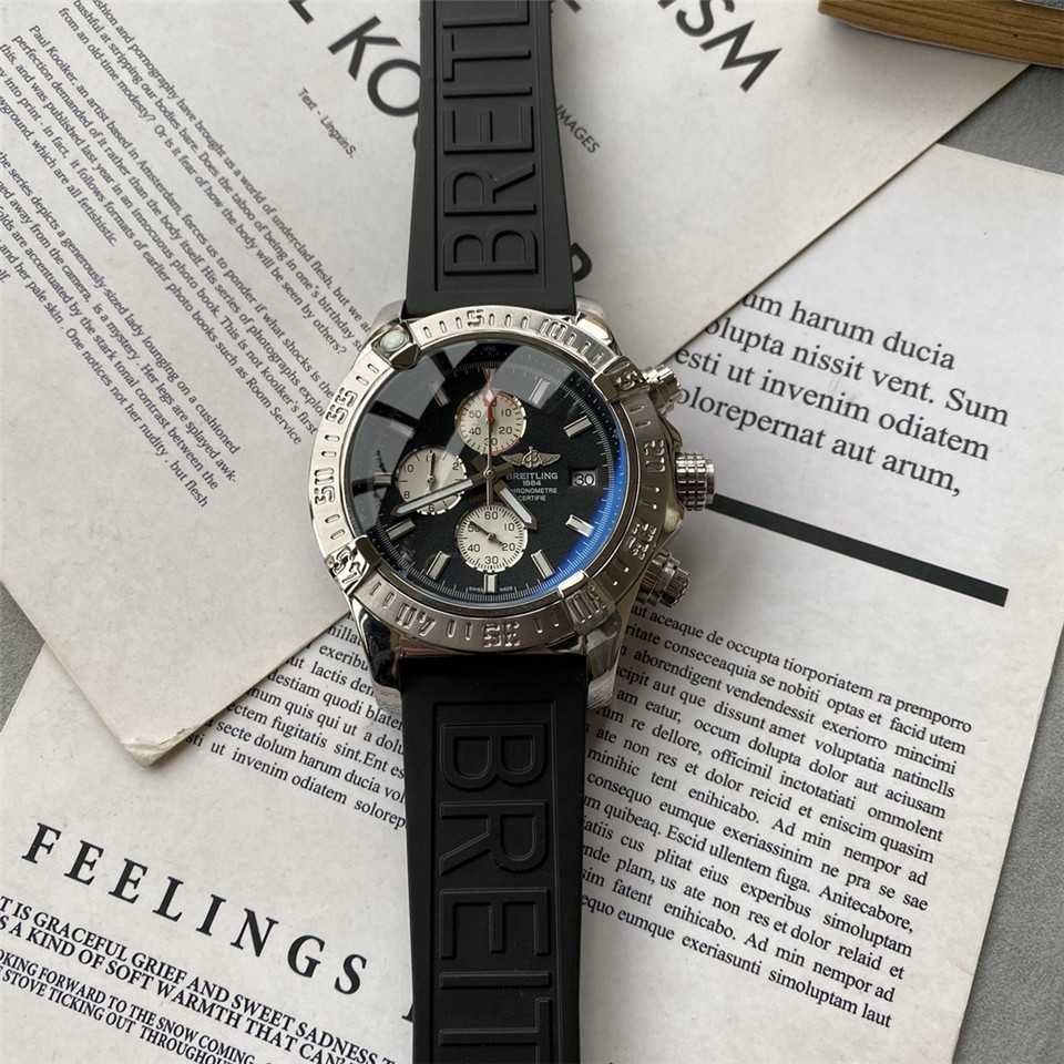 Мъжки часовник Breitling Super Avenger II с кварцов механизъм