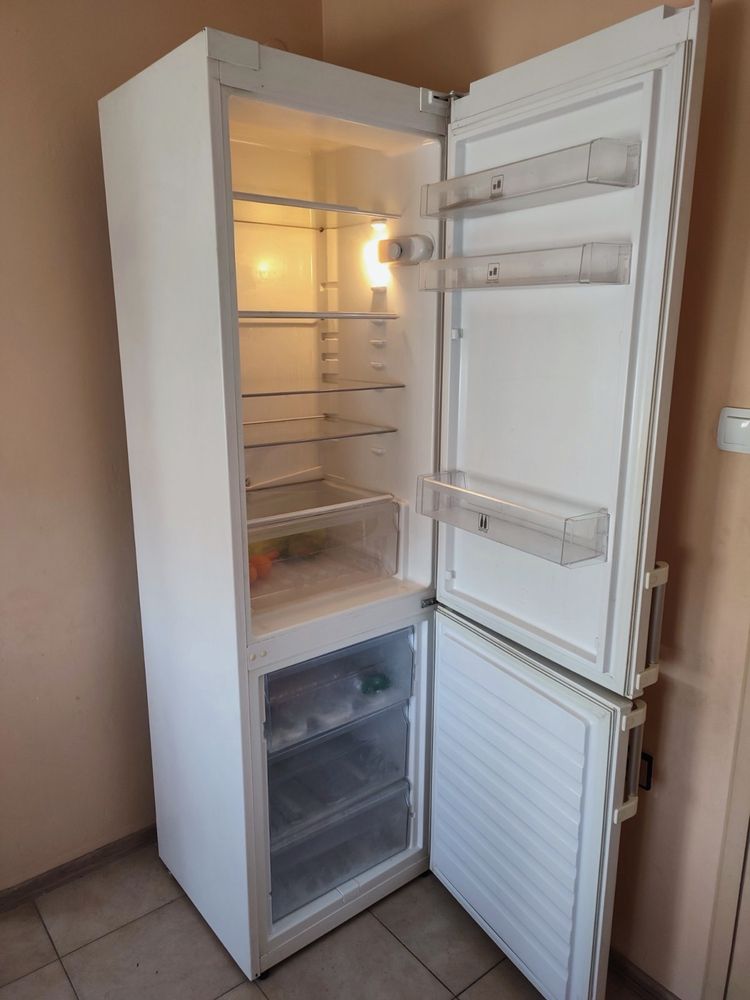 Хладилник с фризер whirlpool WBE3714 W