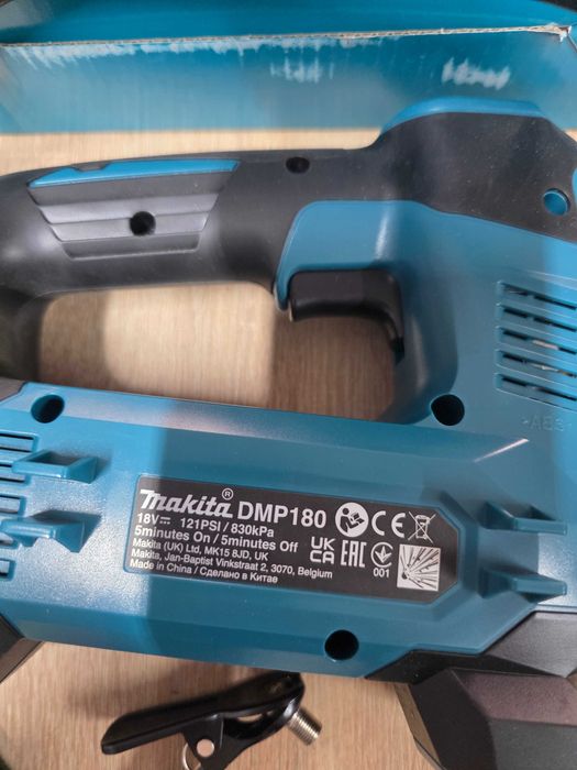 Pompa (compresor) compatibila cu acumulatori 18V Makita DMP180Z