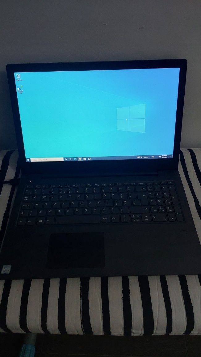 Laptop Lenovo v330- 15ikb