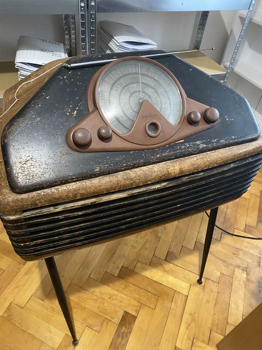 Vand radio de epoca peste 100 ani vechime. 100% FUNCTIONAL