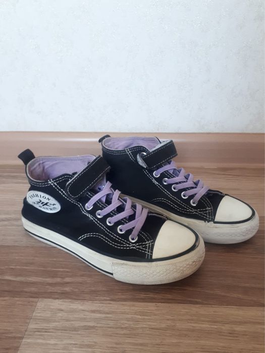 Поодам кеды Converse детские