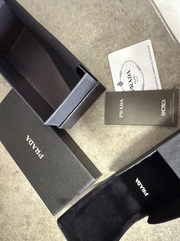 Ochelari de soare Prada Runaway Black Lenses