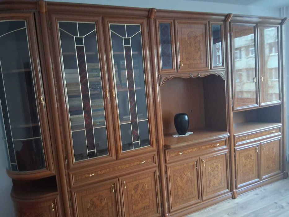 Biblioteca living foarte eleganta si usoara