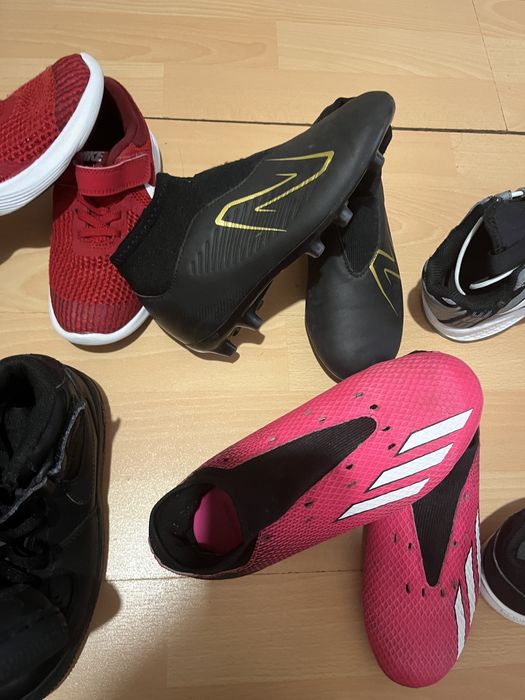 Маратонки,бутонки и стоножки за момче