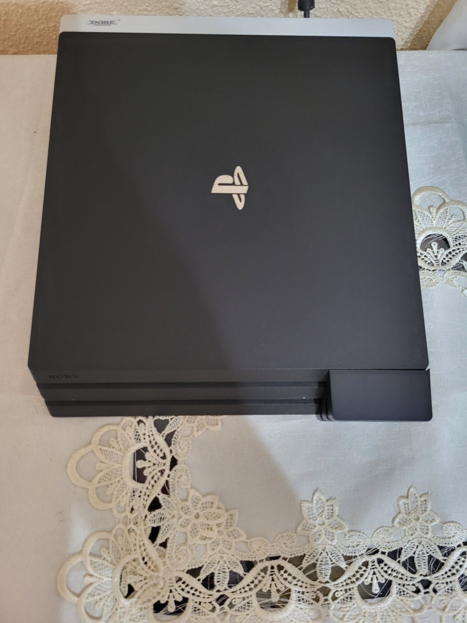 Vând Ps 4 pro 1t