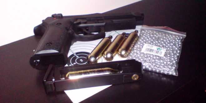 Pistol Airsoft Beretta/Taurus M9 CyberGUN 4,7j Bila 6mm NOU!