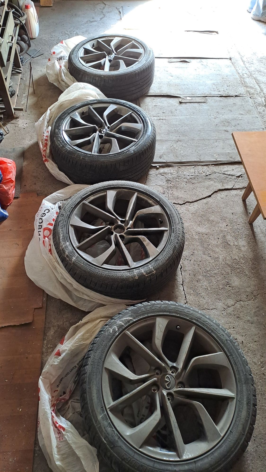 Продам шины 255/45/20