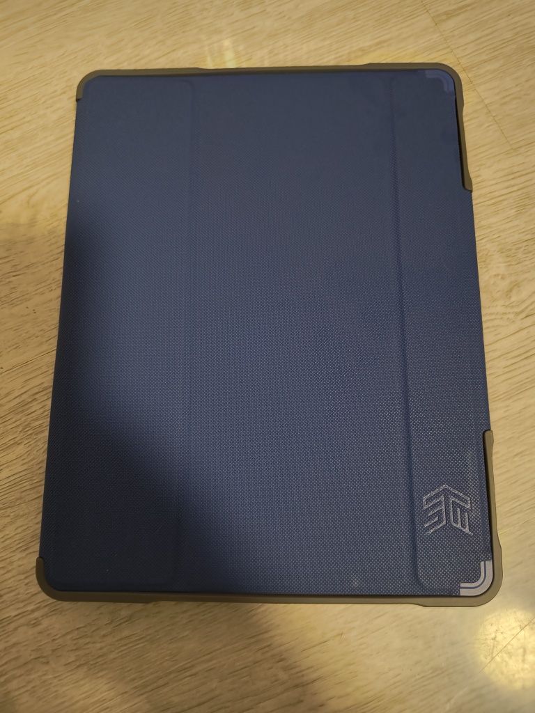 Husă STM Dux Plus Duo pentru iPad