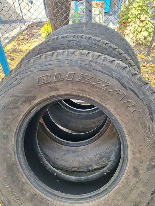 Продаю шины на машину 275Х70Х16