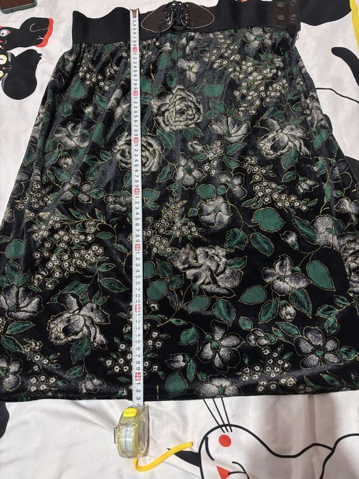 Vând fustă traditională, model vechi.