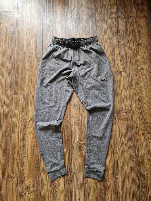 Страхотно мъжко спортно долнище NIKE  размер S