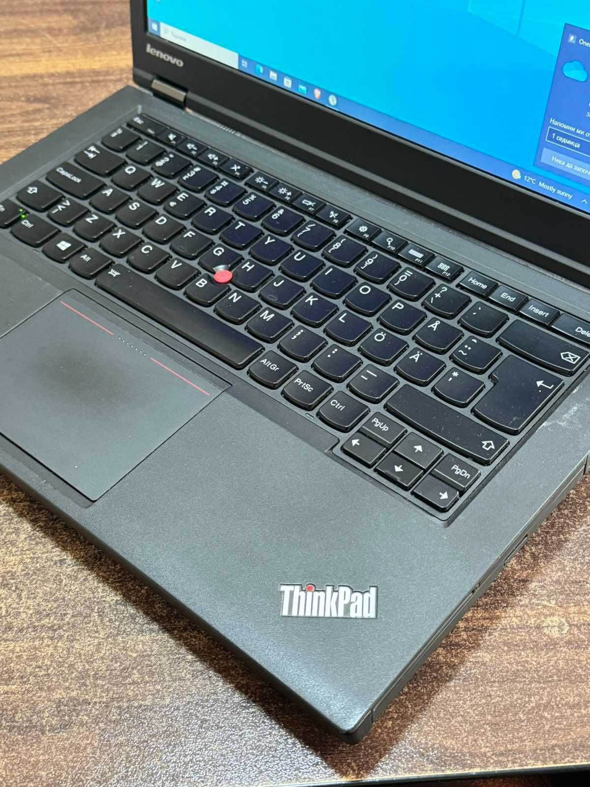 Продавам лаптоп Lenovo T440P I5-4300M 8GB 120GB HD 14.0 HD Windows 10