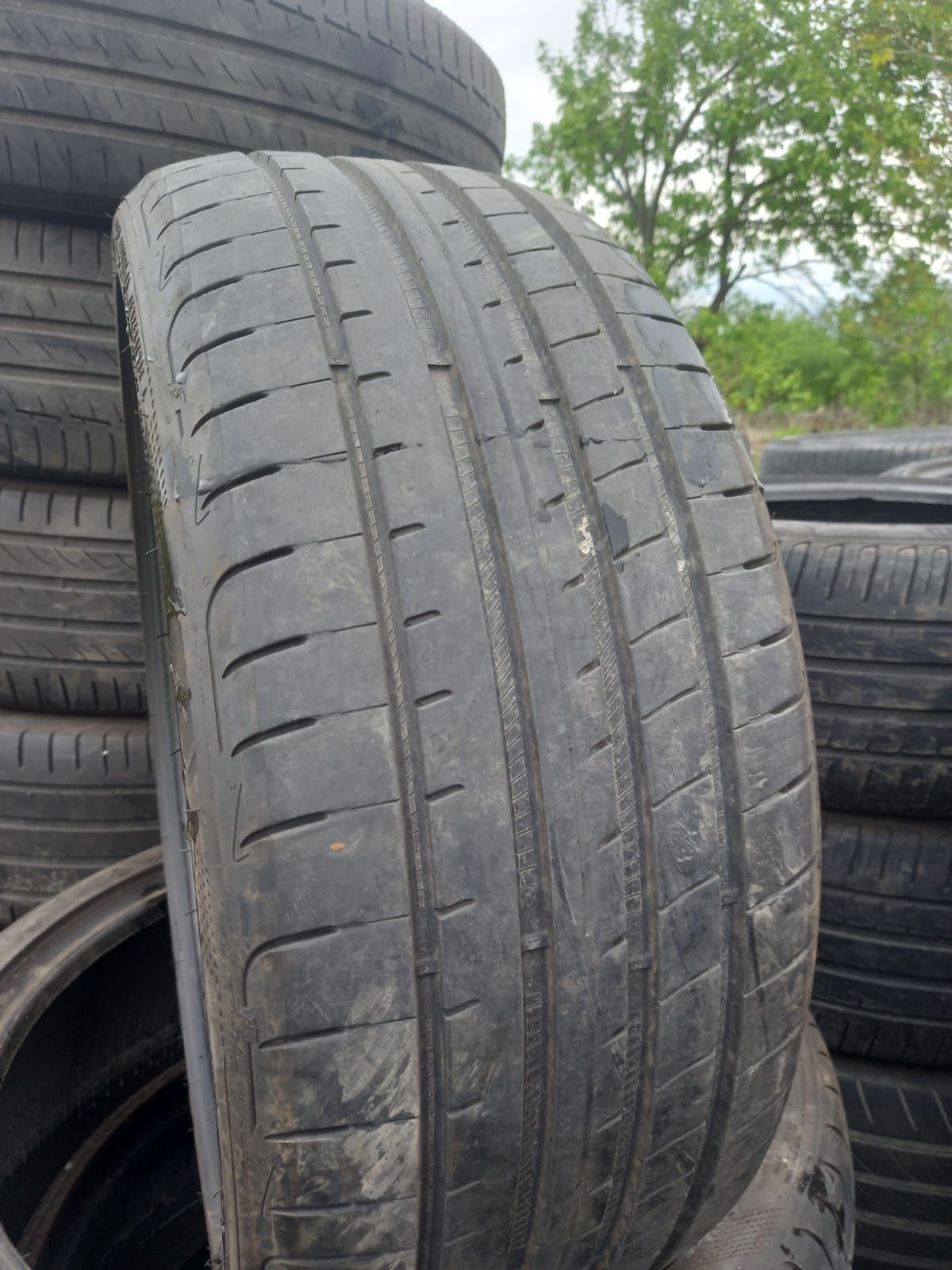 Vând 2 anvelope 225 40 19 Goodyear bune de vara dot 2020