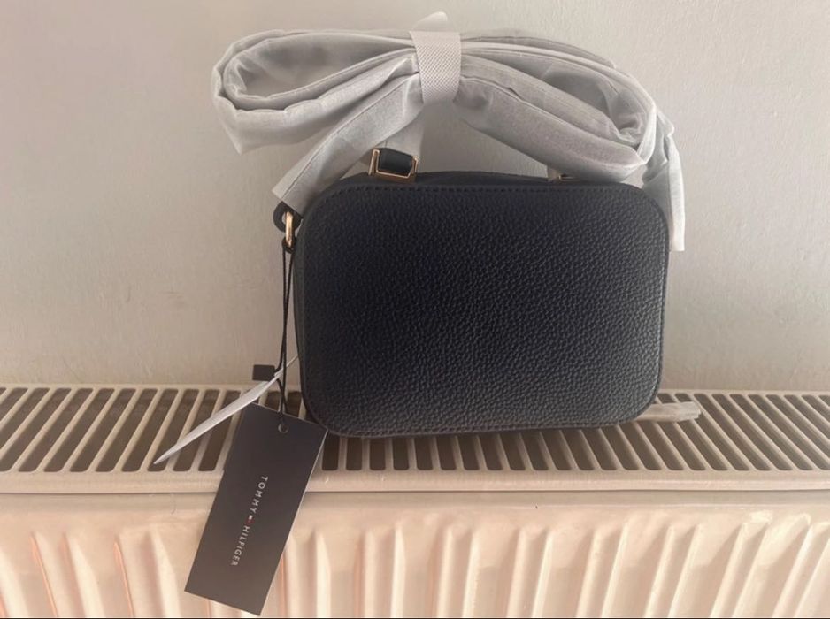 Tommy Hilfiger чанта