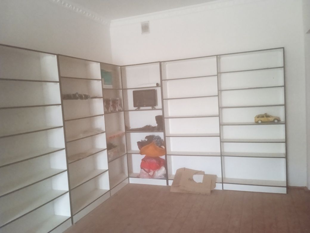 Dukon polka sotiladi vitrinasi bilan