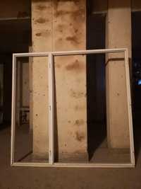Продавам дървена дограма : два единични прозореца с обща рамка - 2 бро