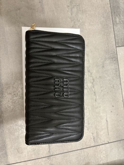 „Комплект Miu Miu стил – бяла кутия + портмоне“