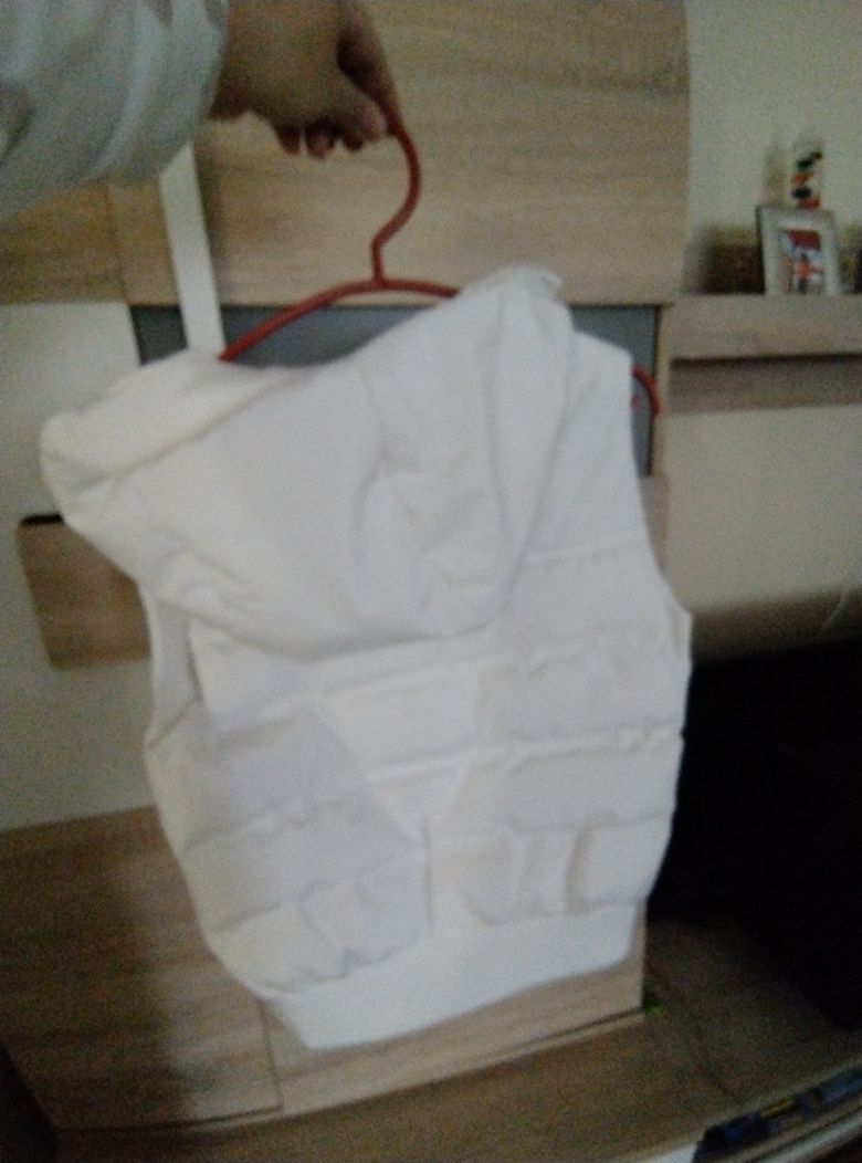 Vestă albă Zara, mărimea 140.