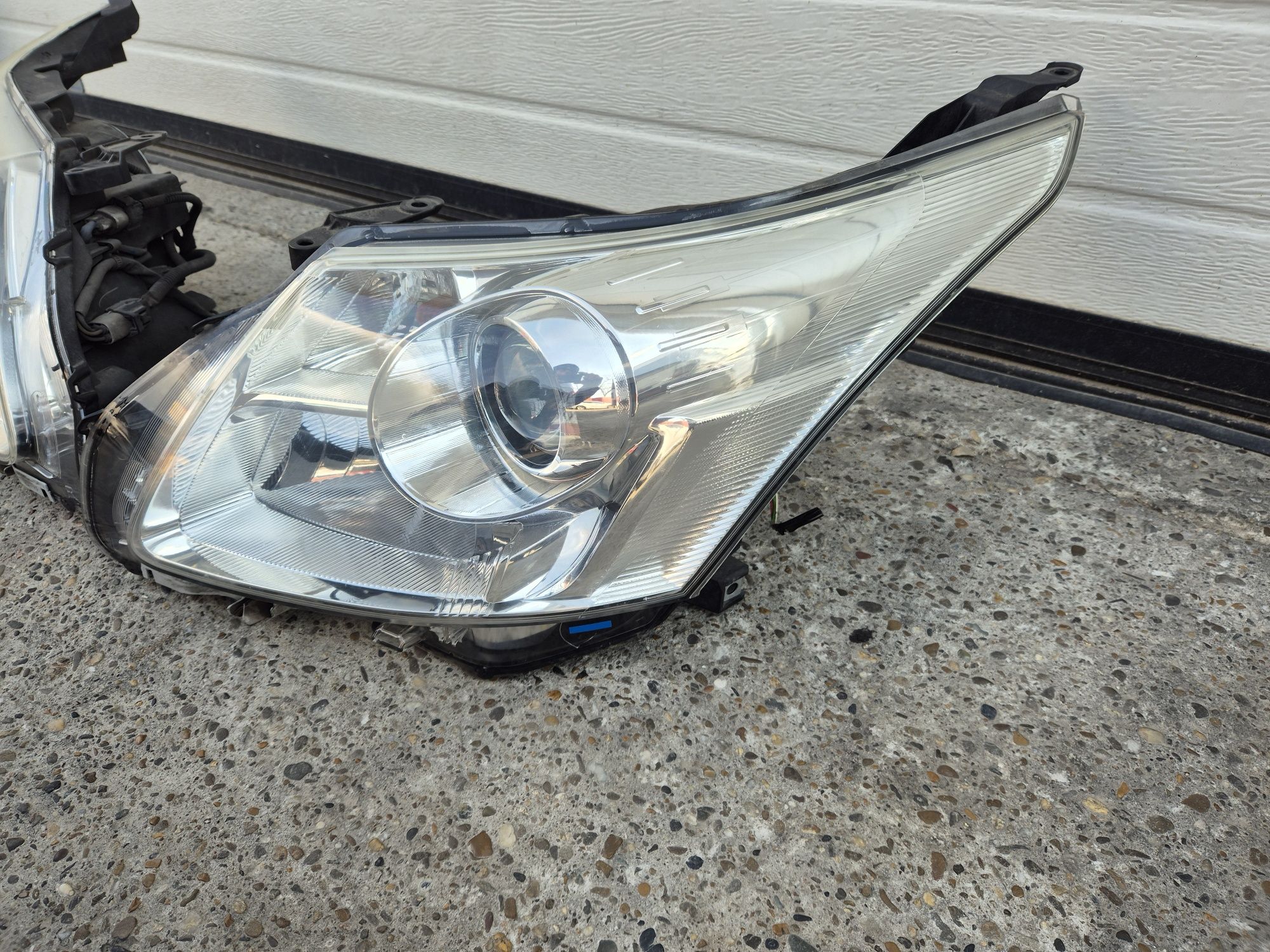 Faruri Originale Toyota Avensis T27.  2009-2012. Volan stinga. Preț bu