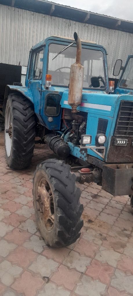 Продам Сельхозтехнику  Трактор мтз82 и мтз80 на ходу и агрегаты вместе