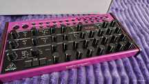 Sintetizator Behringer Edge