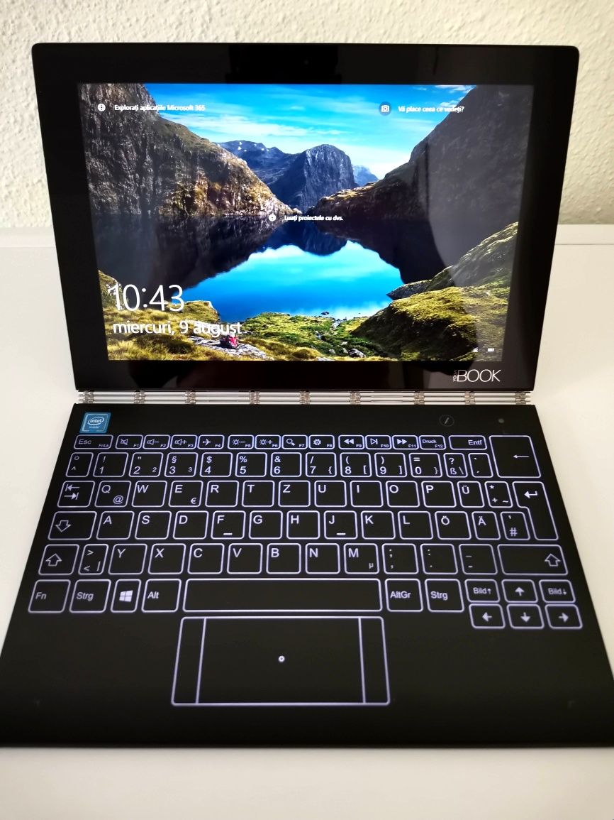 Laptop 2 în 1 Lenovo Yoga Book.