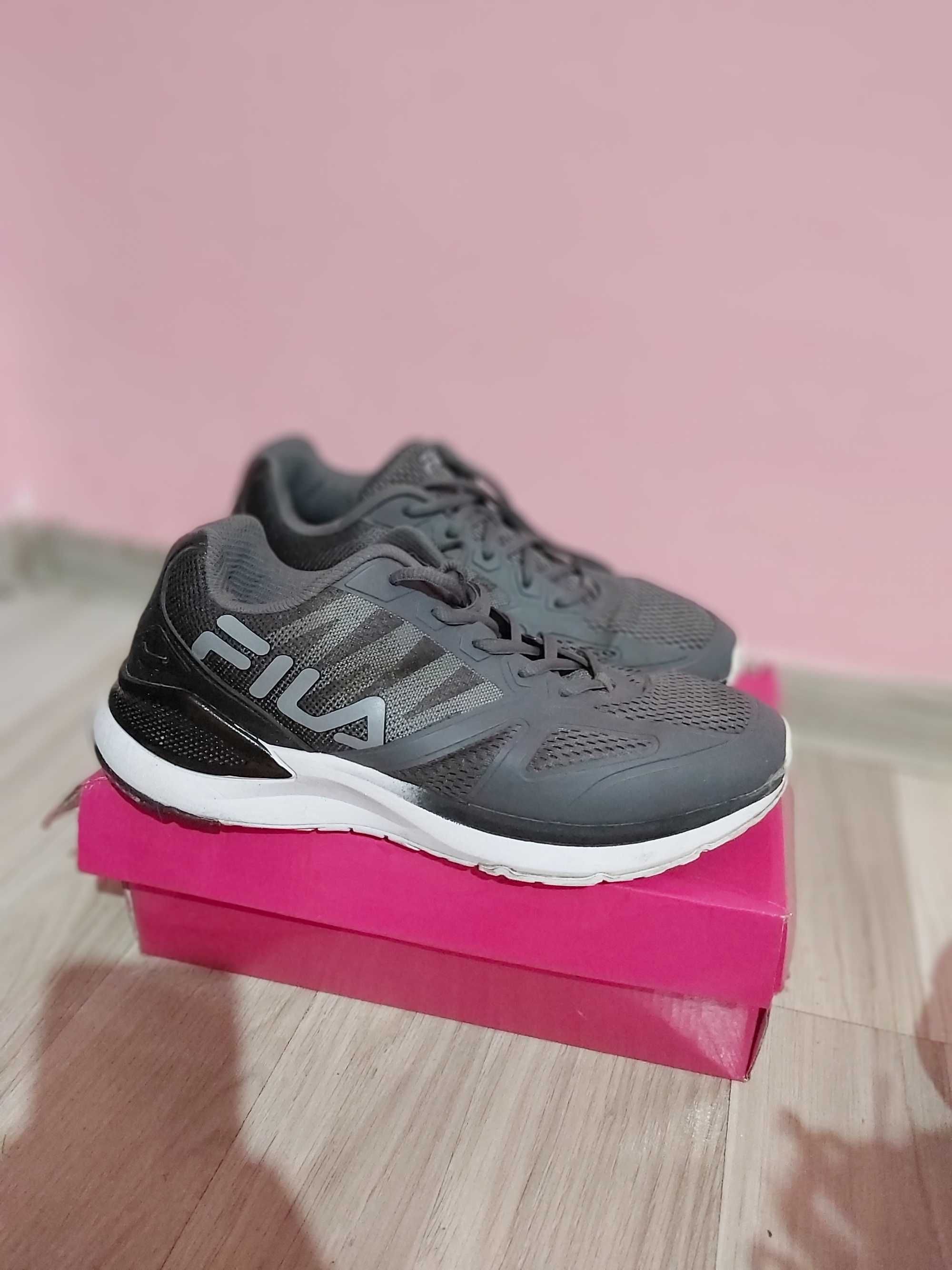 Мъжки моратонки на  марка Fila 42 номера