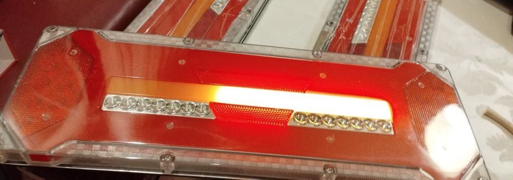 Set 2 lampi spate cu SEMNALIZARE DINAMICA 12-24V

Lampi spate LED, 6 f
