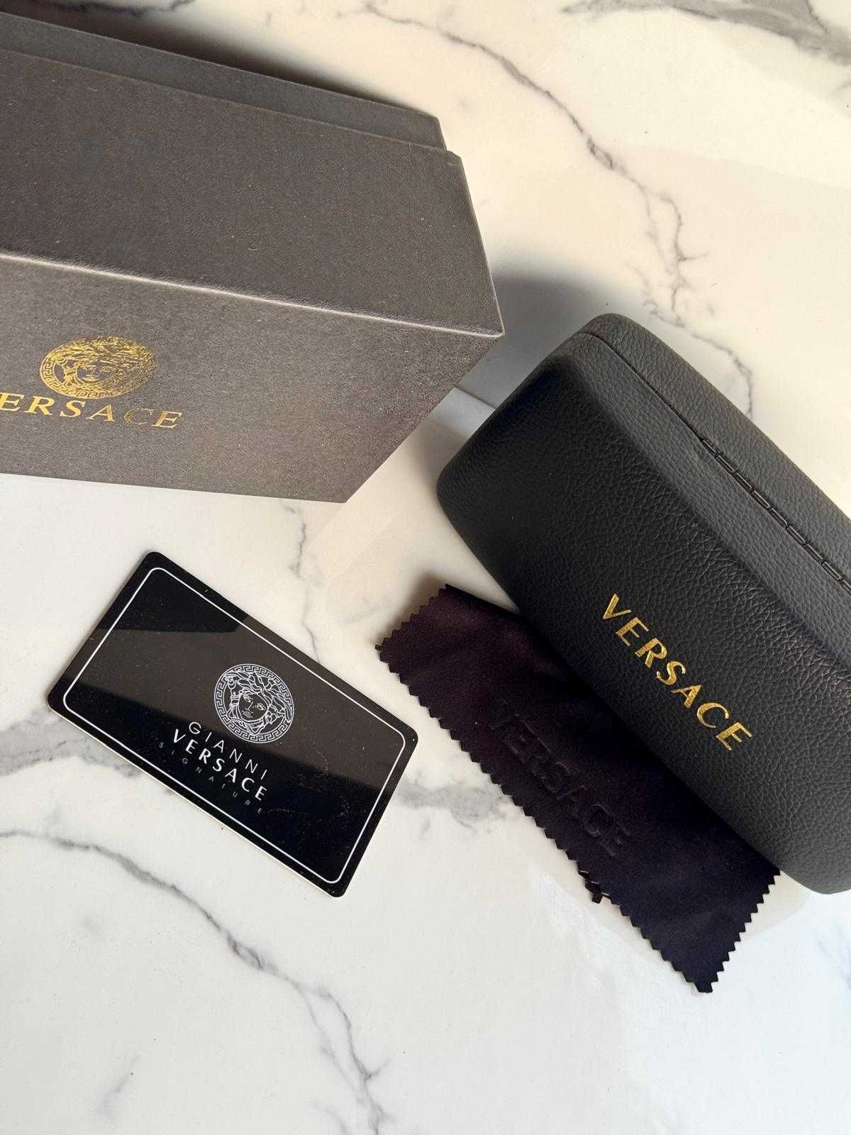 Ochelari de soare Versace. Calitate superioară.