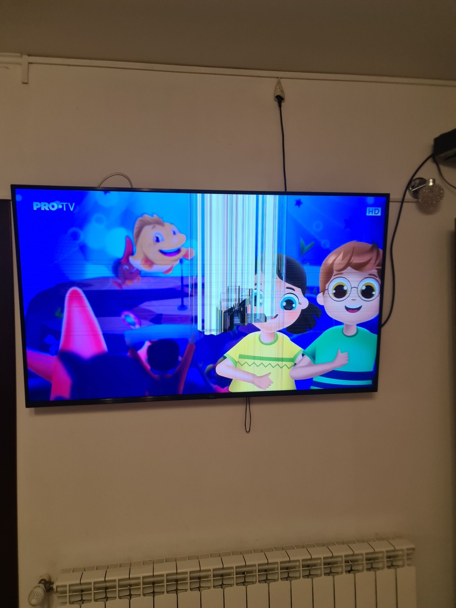 Televizor LG 139 cm în garanție cu ecran spart