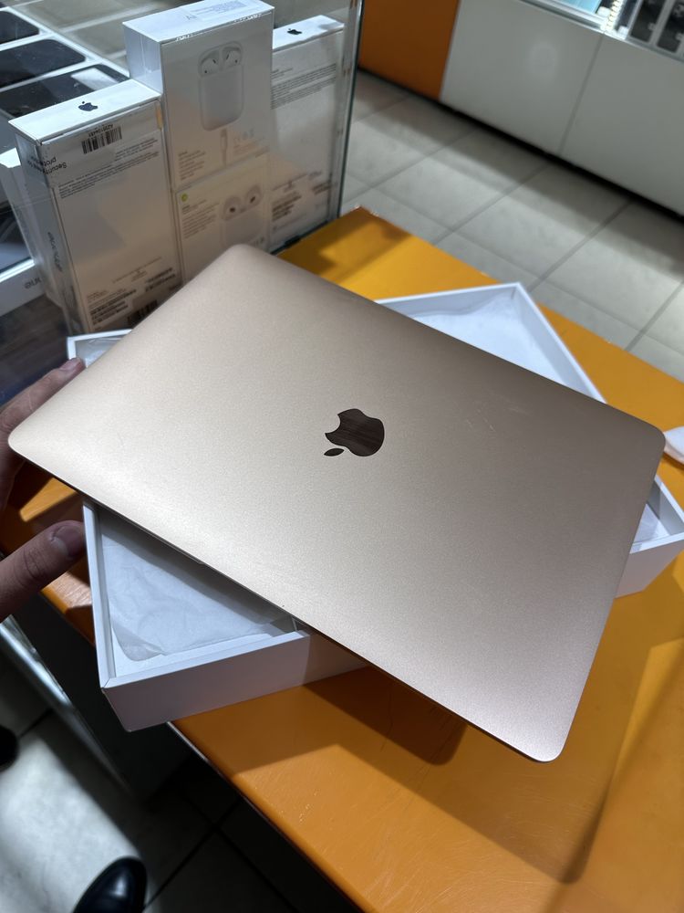 Apple Macbook Air 13 M1 8/256gb