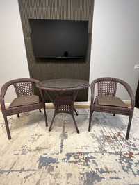 Ротанговый плетенный стол и стулья для кафе, дачи и дома